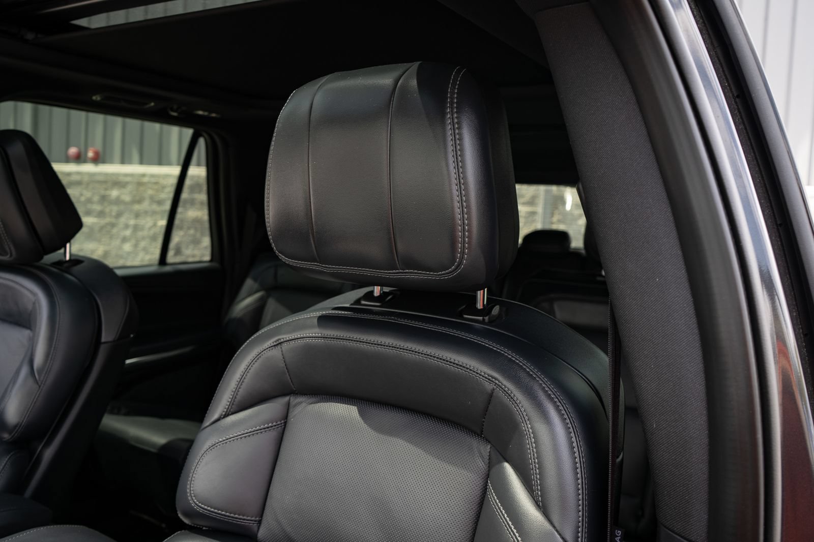 Used 2025 Lincoln Navigator L Reserve w/ Jet Appearance Package AWD/4WD image 29