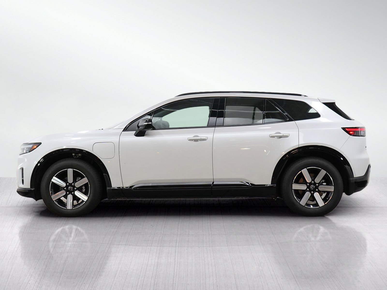 Used 2025 Honda Prologue Touring image 2