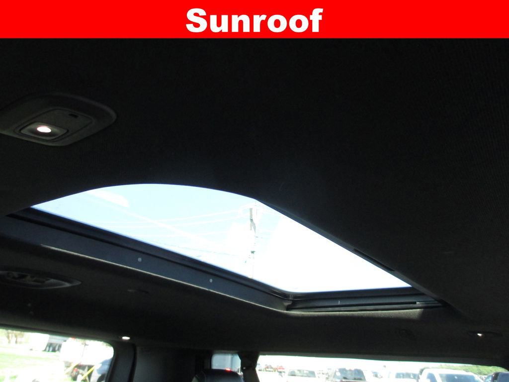 Used 2023 Jeep Wagoneer L 4WD w/ Premium Group I image 18