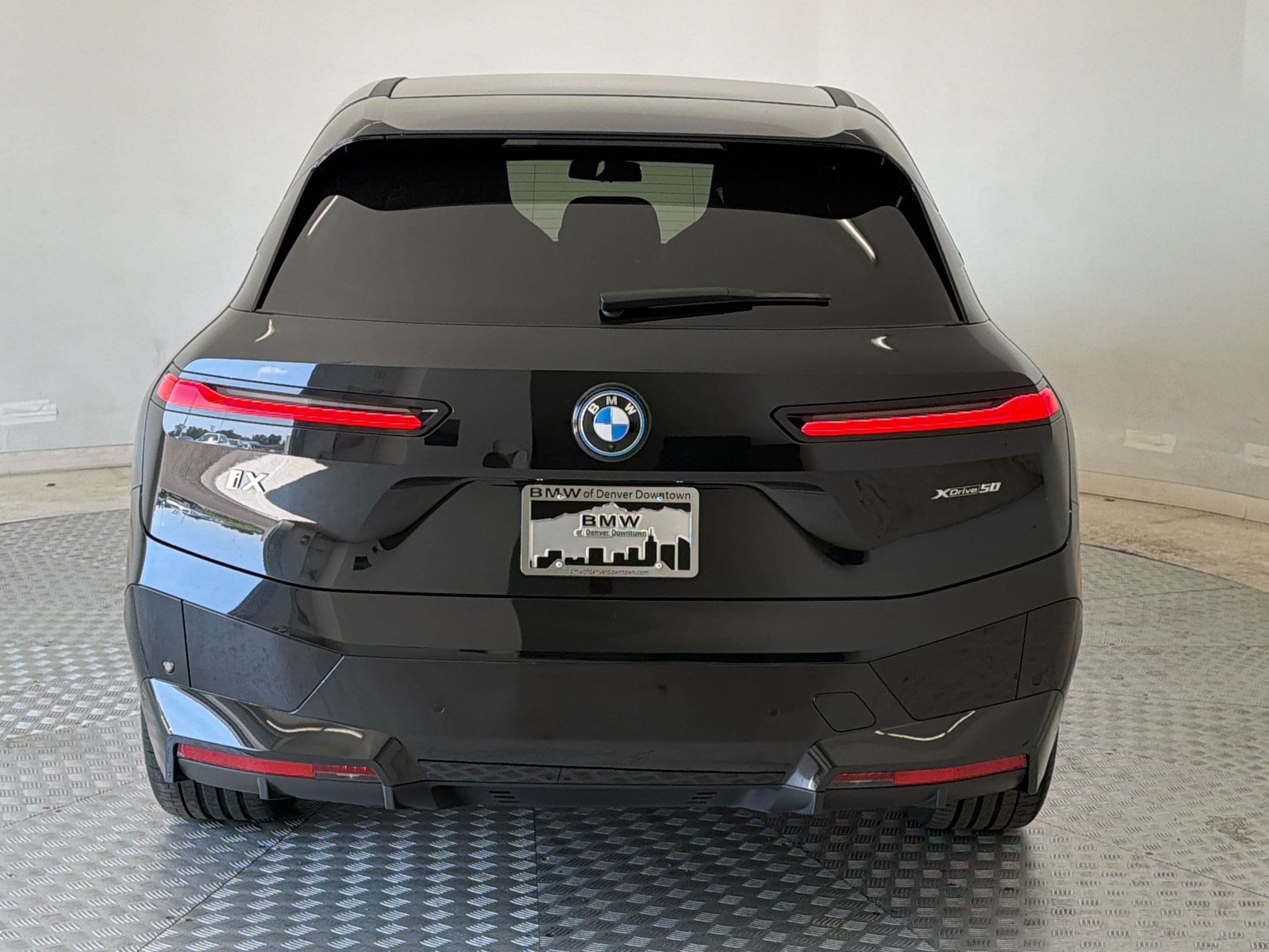 Used 2025 BMW iX xDrive50 w/ Premium Package AWD/4WD image 10