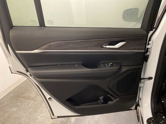 New 2025 Jeep Grand Cherokee L Limited image 27