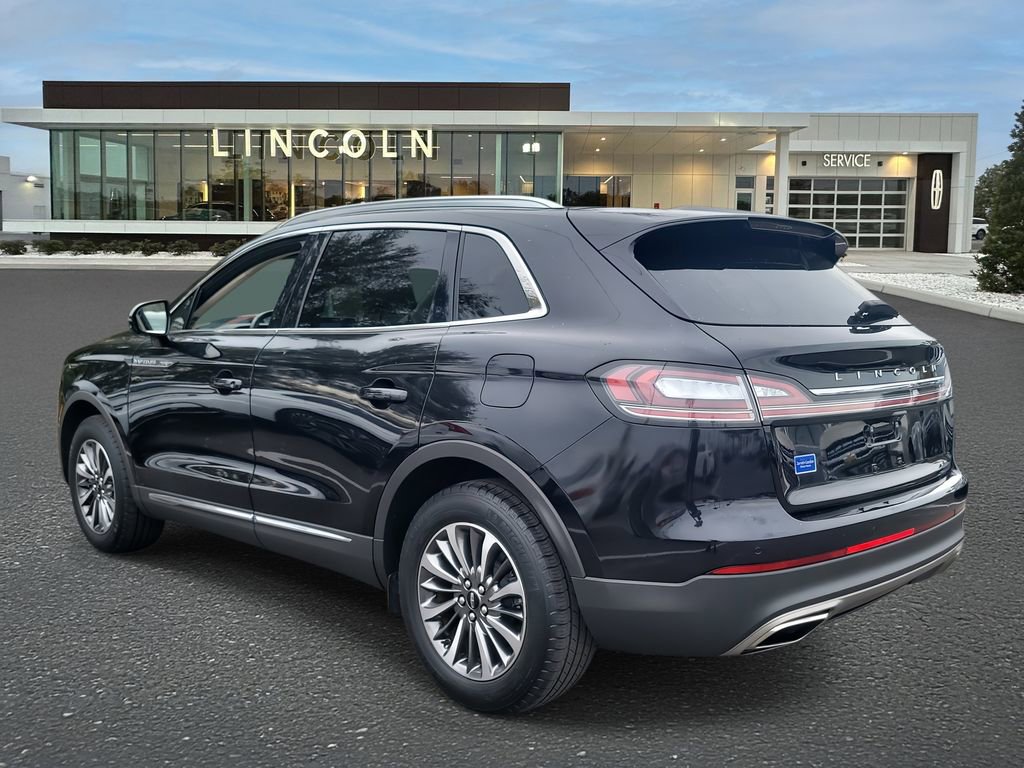 Used 2022 Lincoln Nautilus FWD w/ Premium Package image 3