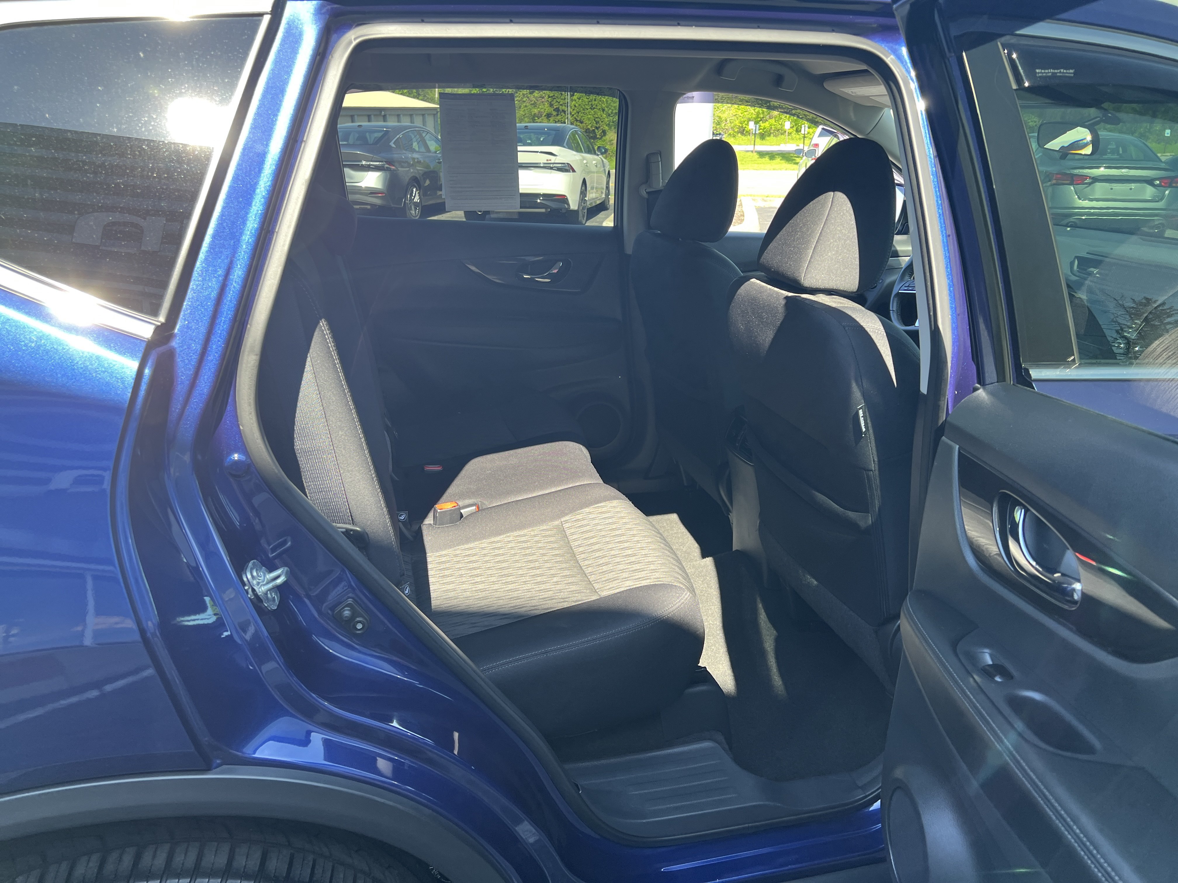 Used 2018 Nissan Rogue SV AWD/4WD image 10