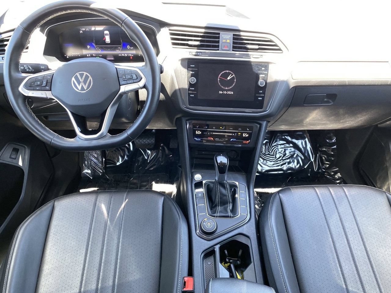 Used 2024 Volkswagen Tiguan SE AWD/4WD image 17