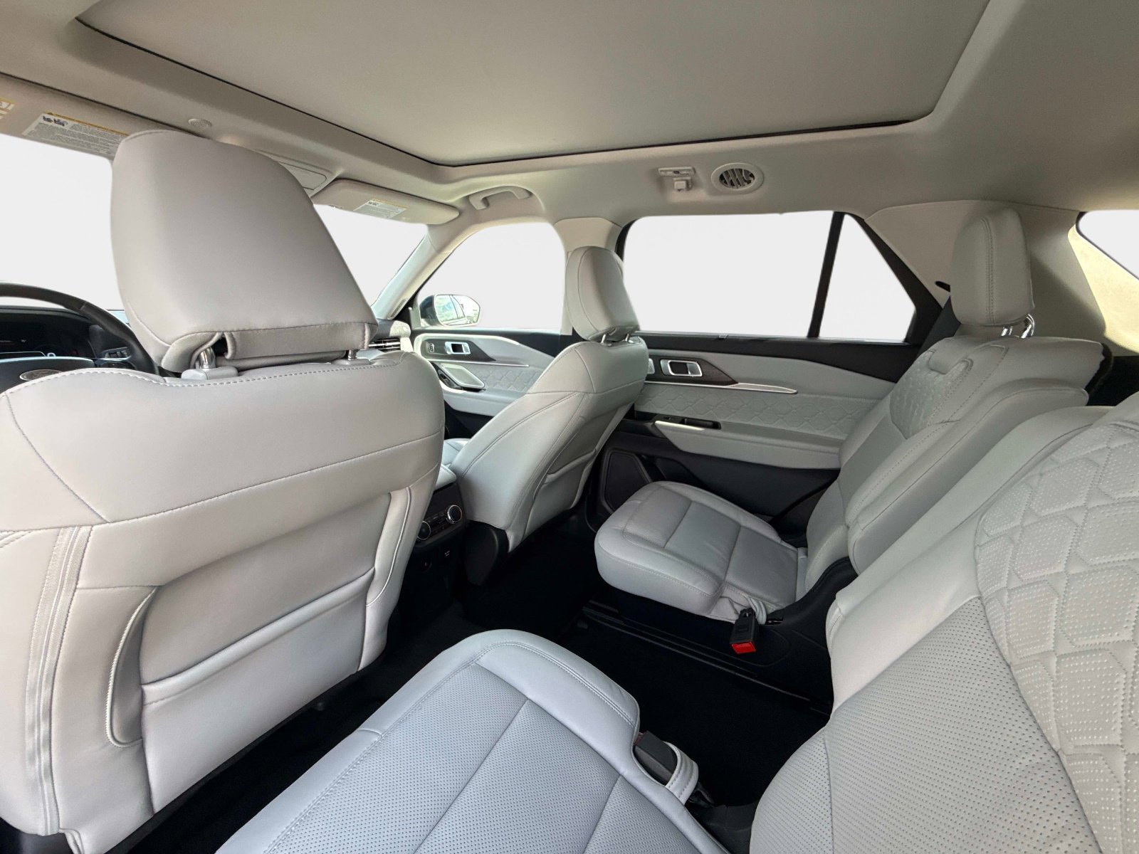 Used 2025 Ford Explorer Platinum w/ Ultimate Package image 20