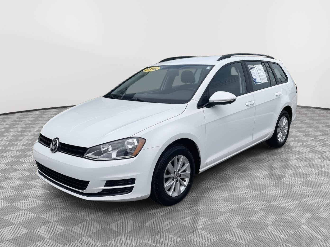 Used 2016 Volkswagen Golf S FWD image 4