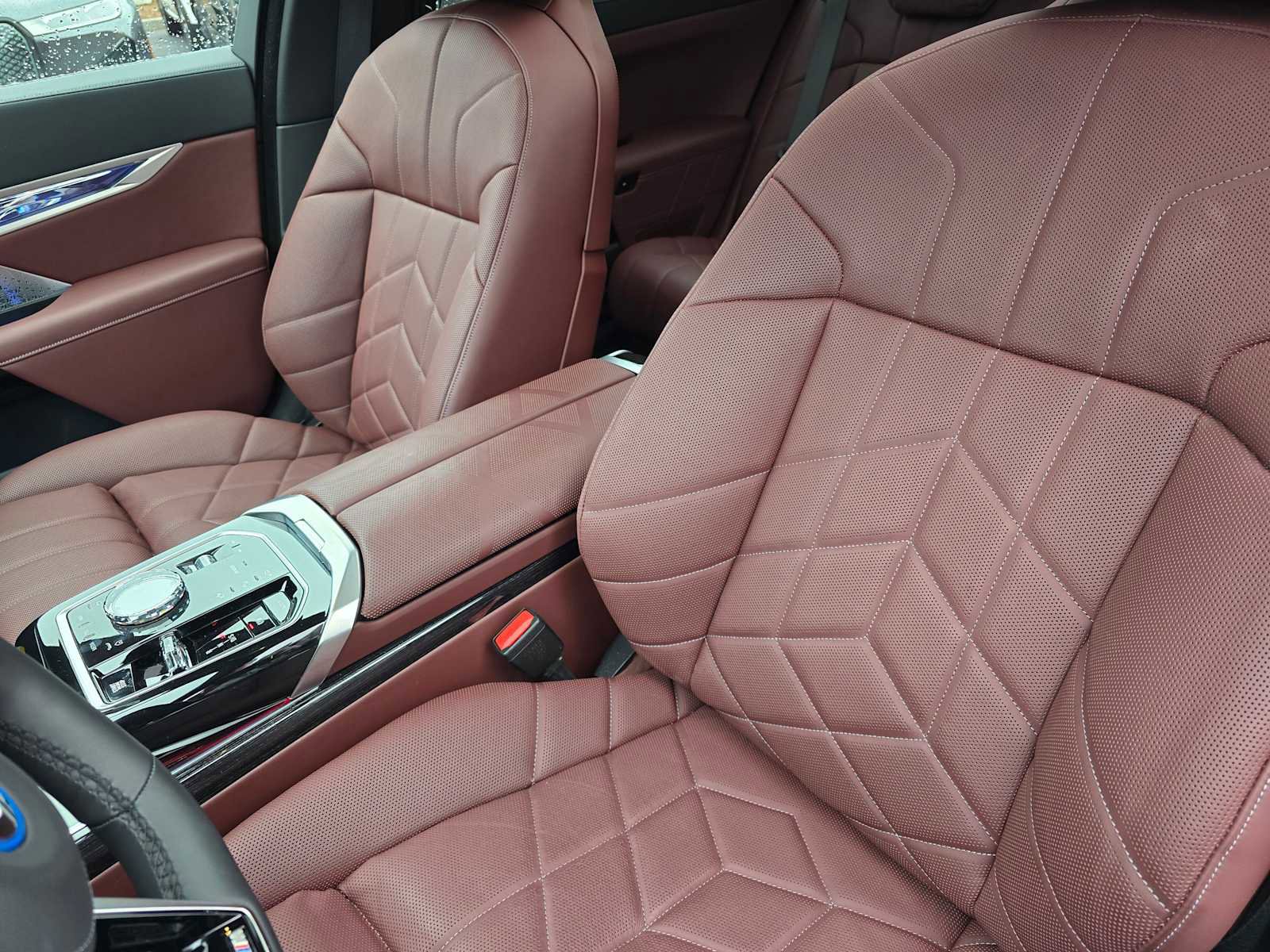 Used 2025 BMW 750e xDrive w/ Executive Package AWD/4WD image 21