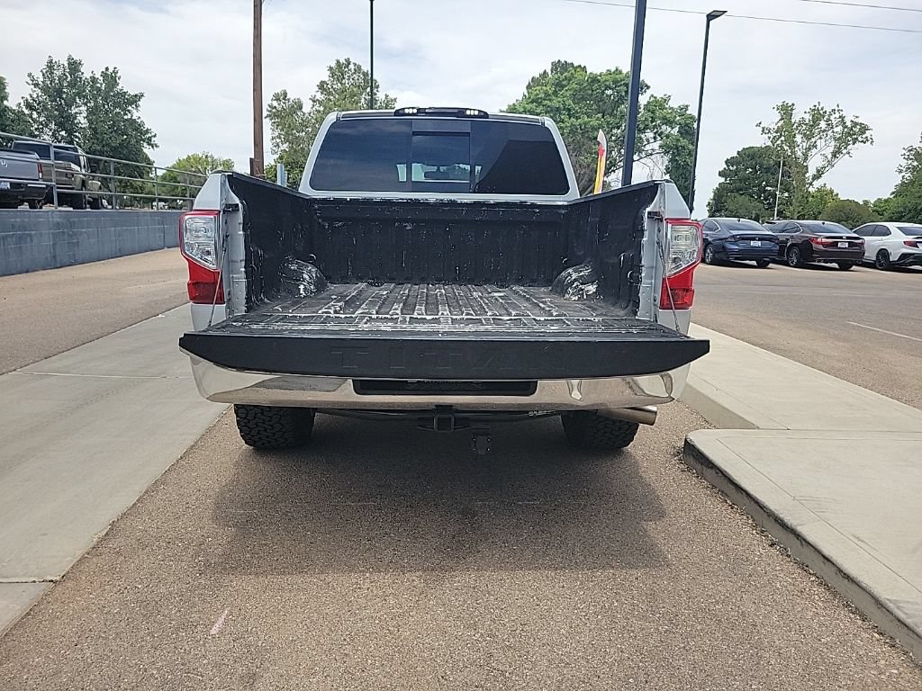 Used 2017 Nissan Titan SV AWD/4WD image 13