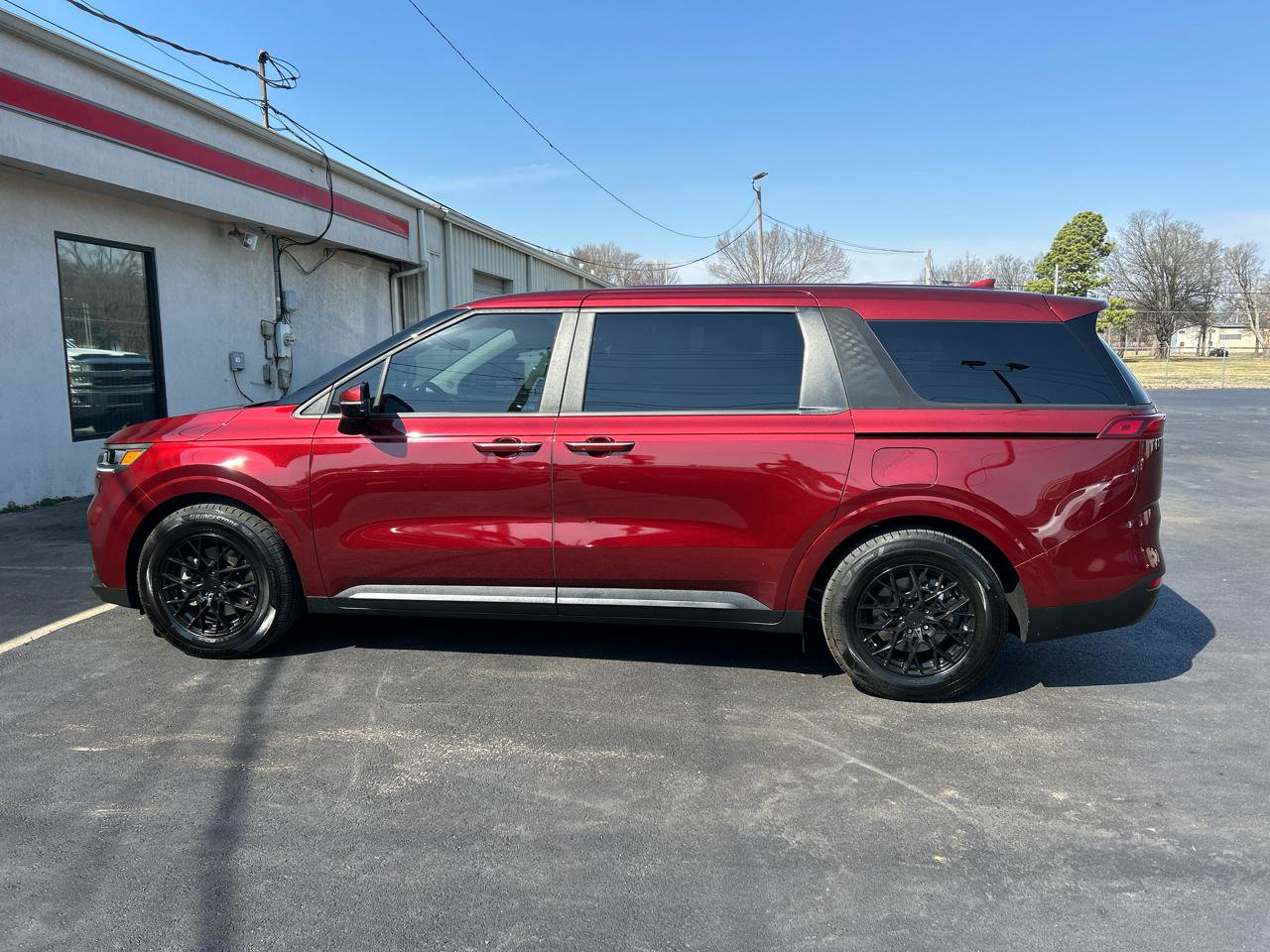 Used 2024 Kia Carnival LX FWD image 8