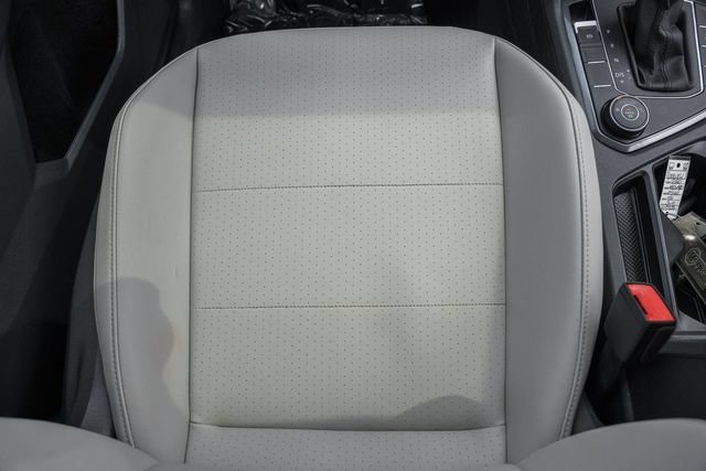 Used 2020 Volkswagen Tiguan SE w/ Panoramic Sunroof Package AWD/4WD image 26