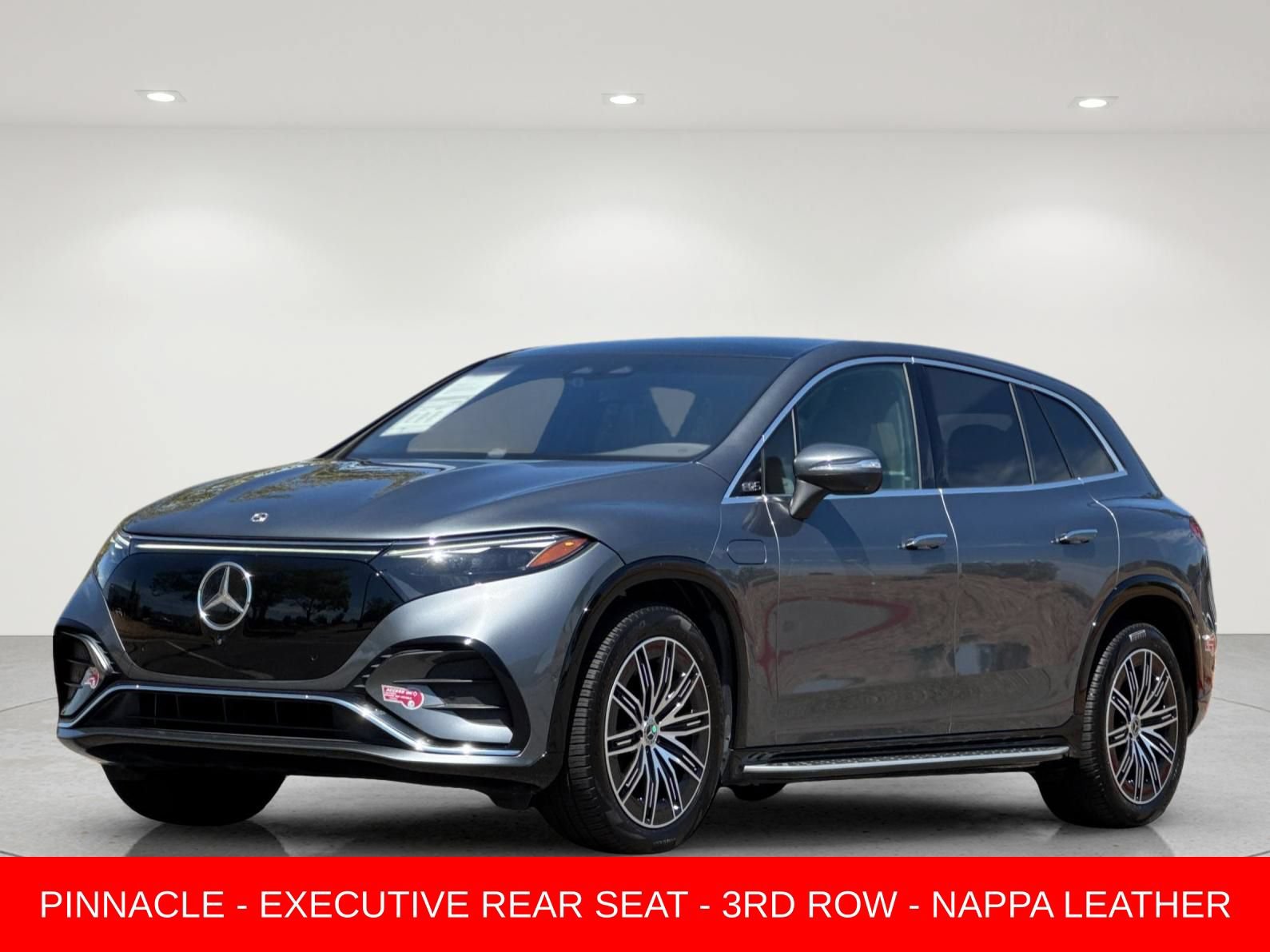 Used 2023 Mercedes-Benz EQS 580 4MATIC SUV image 2