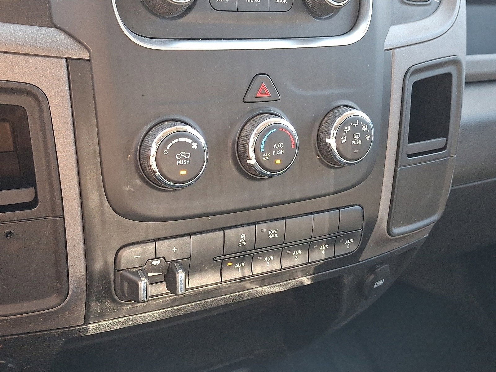 Used 2018 RAM 3500 Tradesman image 20