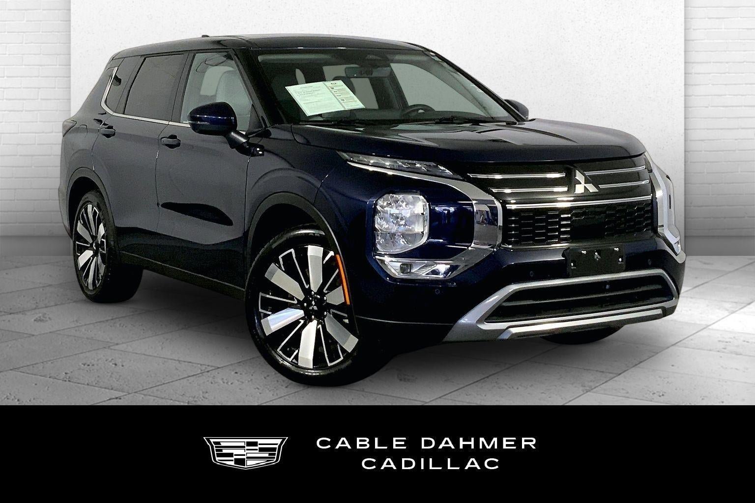 Used 2025 Mitsubishi Outlander SE image 1