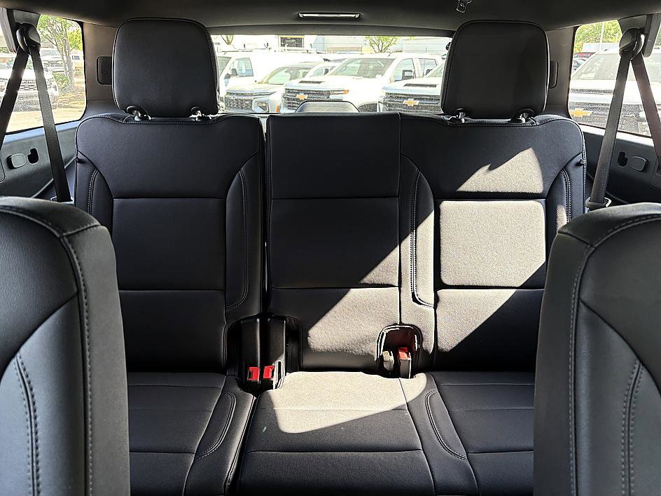 Used 2025 Chevrolet Suburban Z71 w/ Comfort Package image 12