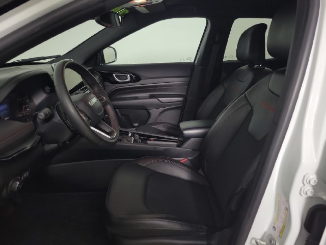 Used 2024 Jeep Compass Trailhawk AWD/4WD image 15