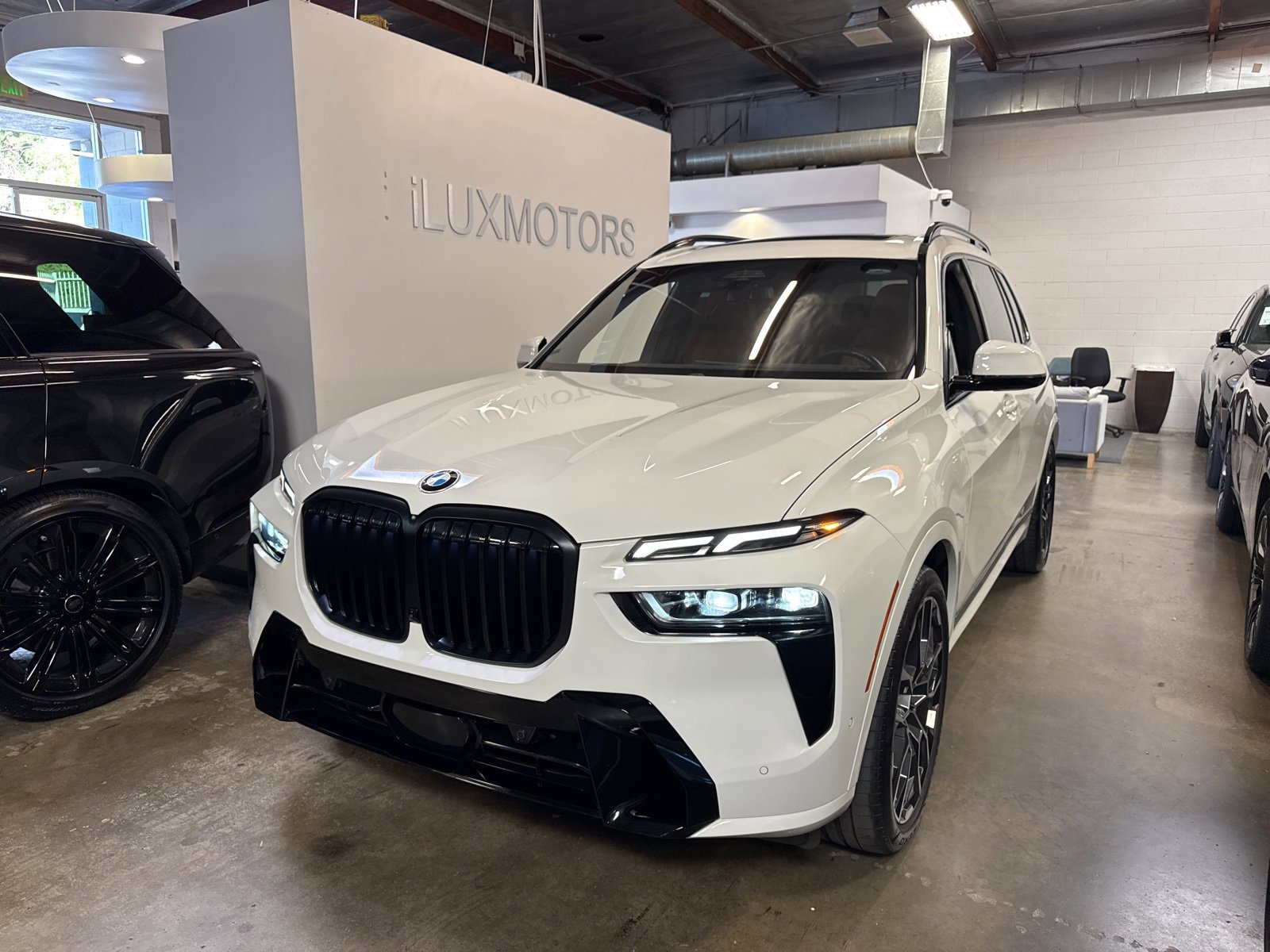 Used 2023 BMW X7 xDrive40i w/ M Sport Package image 1