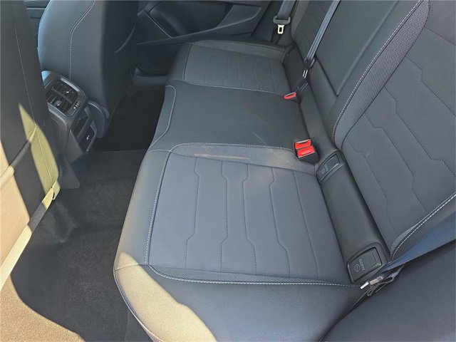 Used 2025 Volkswagen Taos SE image 13