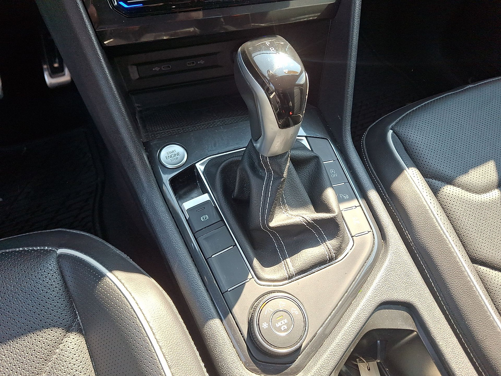 Used 2022 Volkswagen Tiguan SEL R-Line AWD/4WD image 12