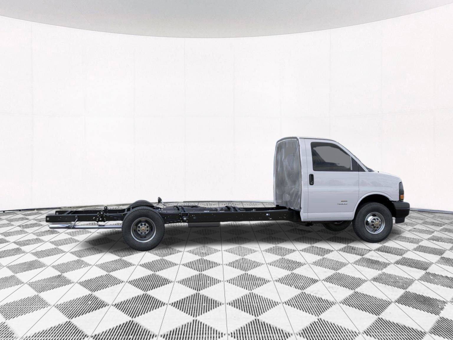 New 2026 Chevrolet Express 4500 Extended w/ Power Convenience Package RWD image 12