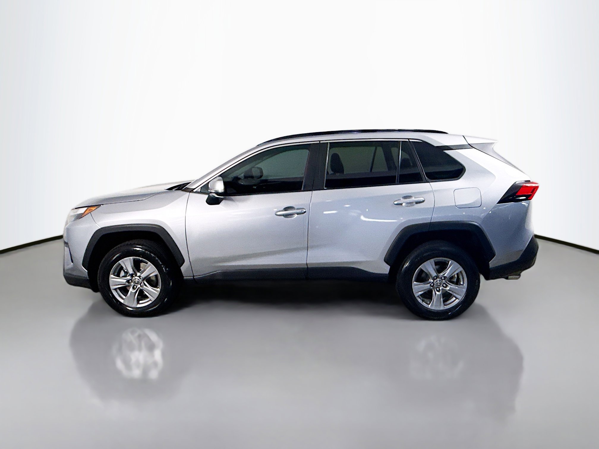 Used 2022 Toyota RAV4 XLE image 6