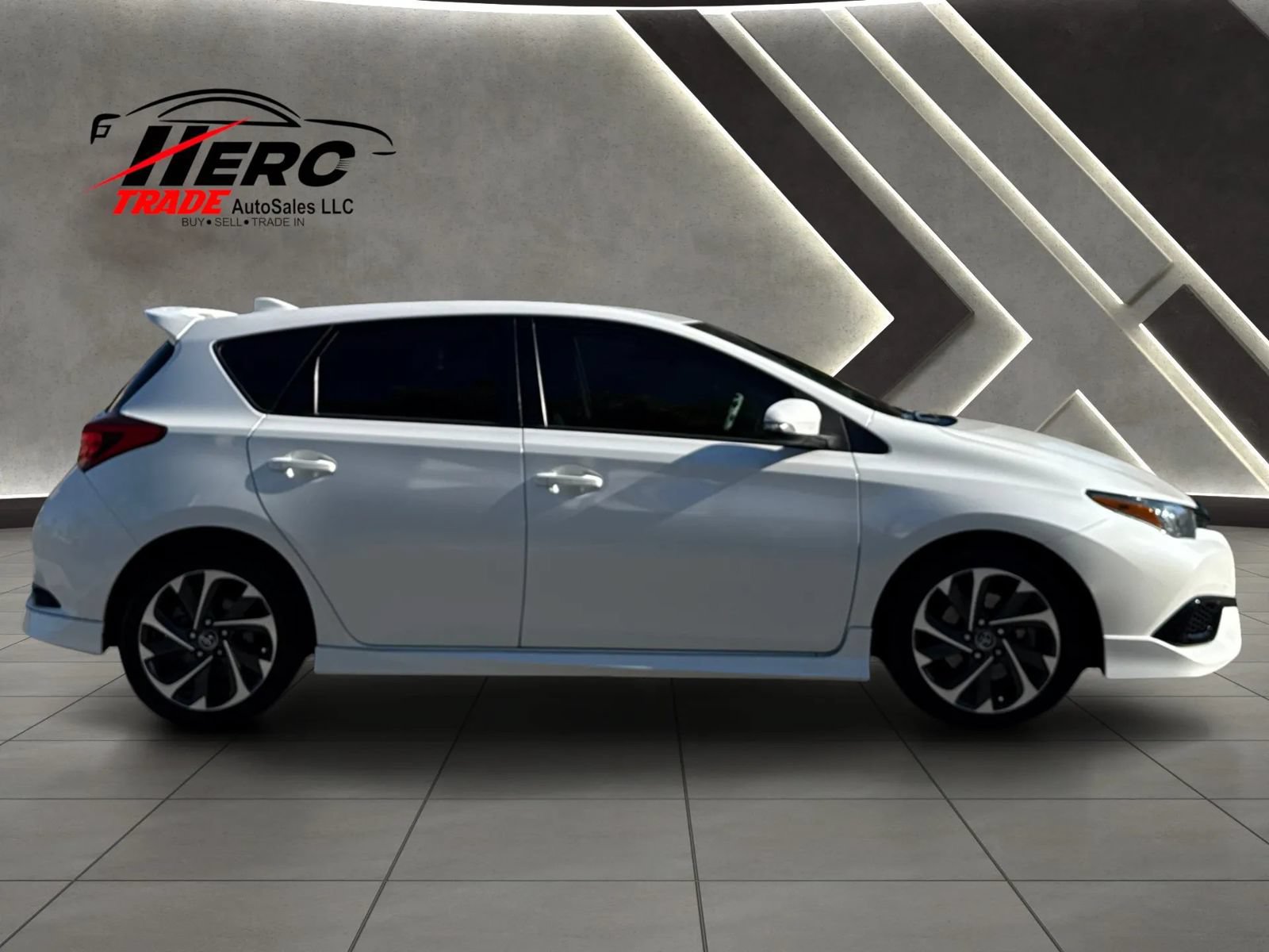 Used 2017 Toyota Corolla iM w/ Carpet Mat Package FWD image 4