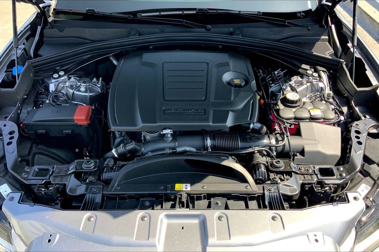 New 2026 Jaguar F-PACE R-Dynamic S image 8