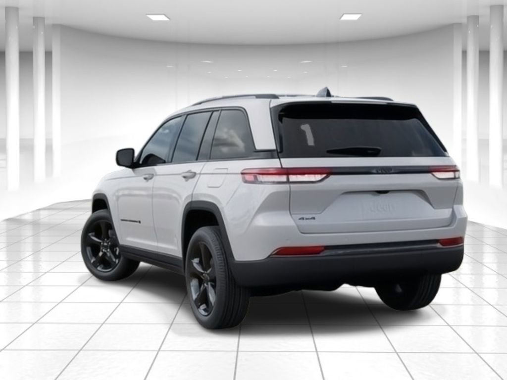 New 2025 Jeep Grand Cherokee Altitude AWD/4WD image 3