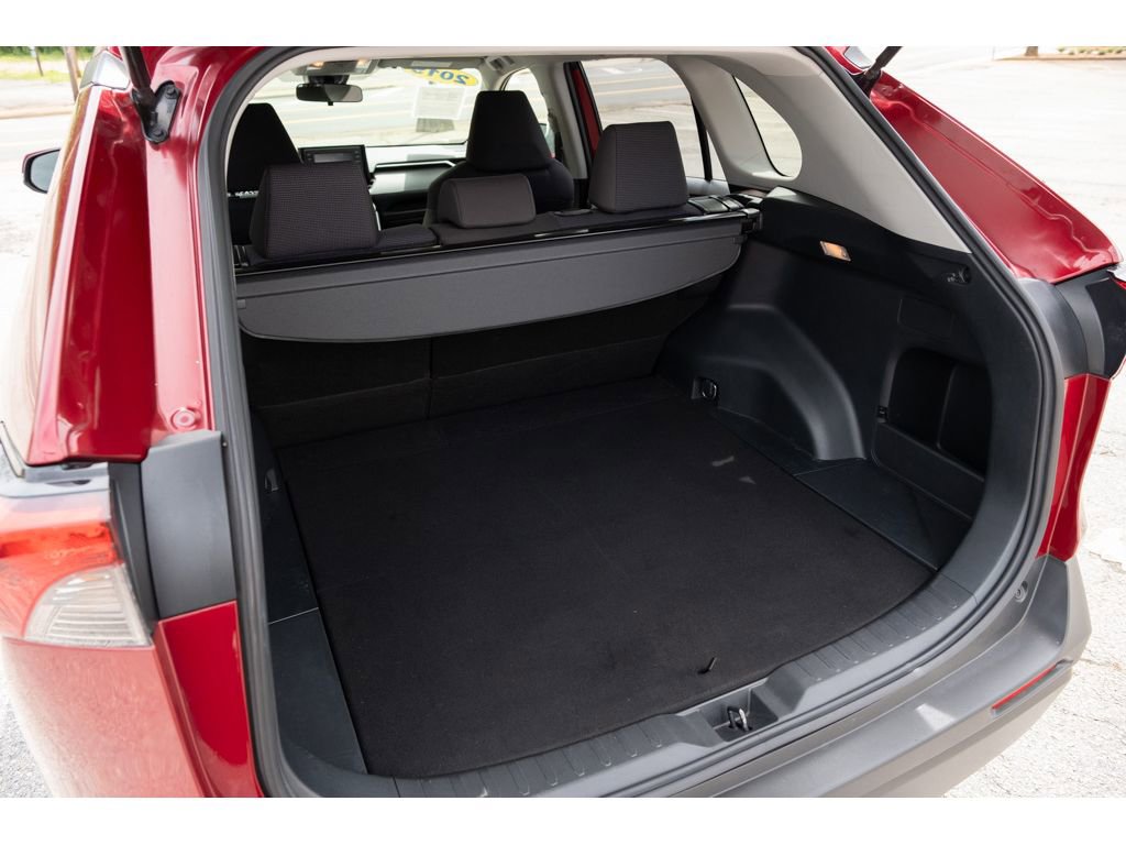 Used 2019 Toyota RAV4 LE image 32