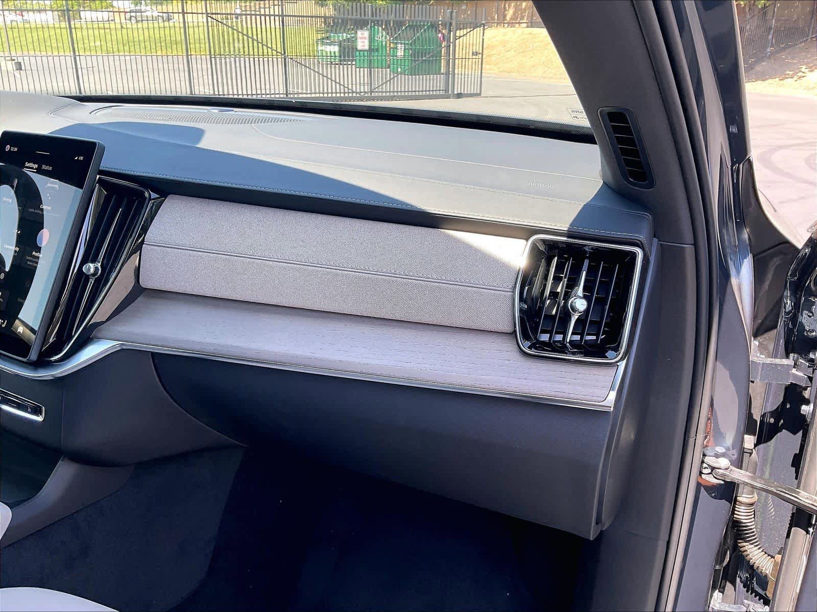 New 2026 Volvo XC90 B6 Plus w/ Protection Package Premier image 29