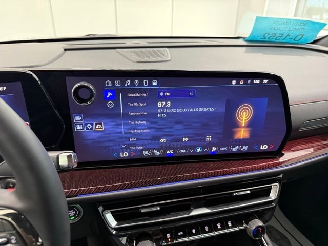 Used 2024 Chevrolet Traverse RS image 29