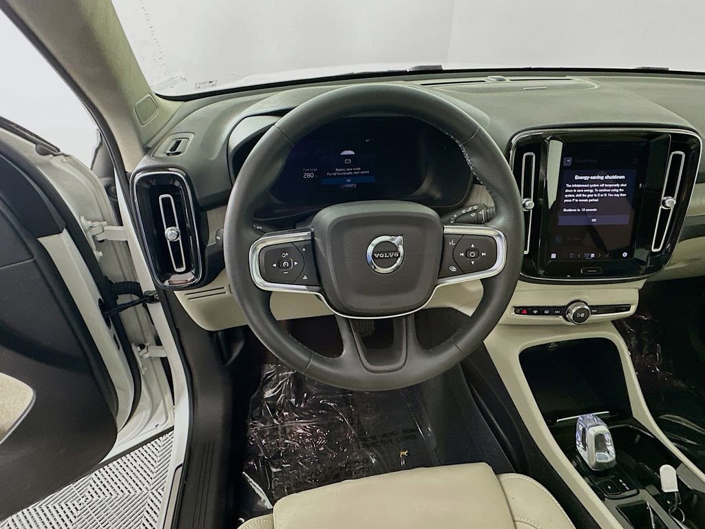 Used 2023 Volvo XC40 B5 Ultimate w/ Protection Package Premier image 16