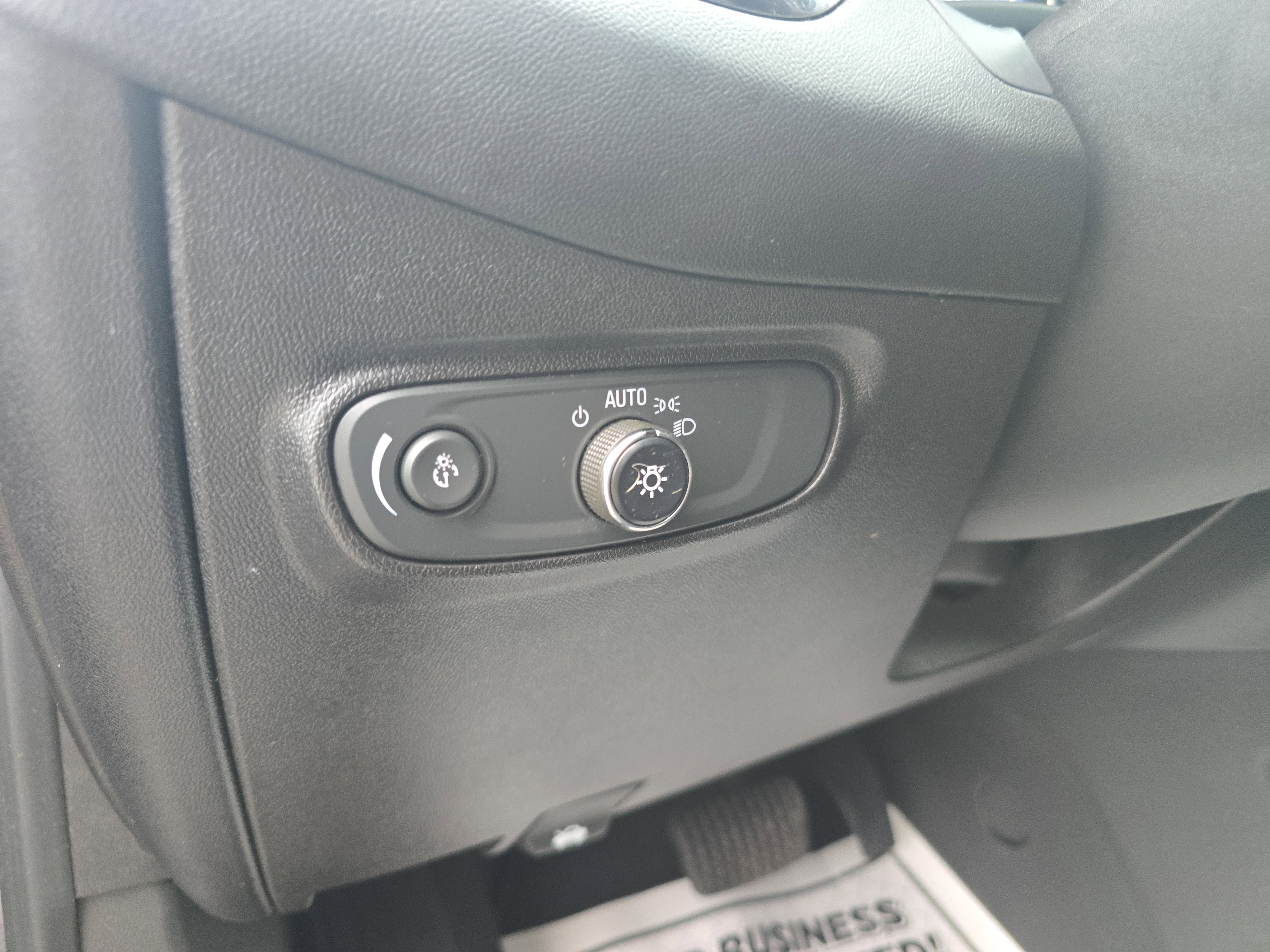 Used 2019 Chevrolet Equinox LT image 18