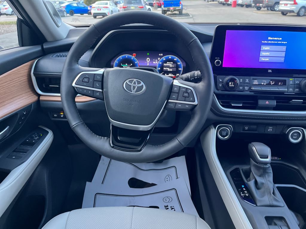 Certified 2025 Toyota Grand Highlander Platinum image 13