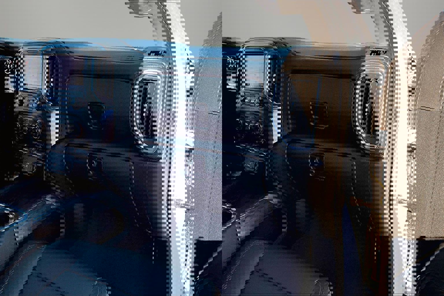 Used 2020 Chevrolet Silverado 2500 LTZ w/ LTZ Convenience Package image 27