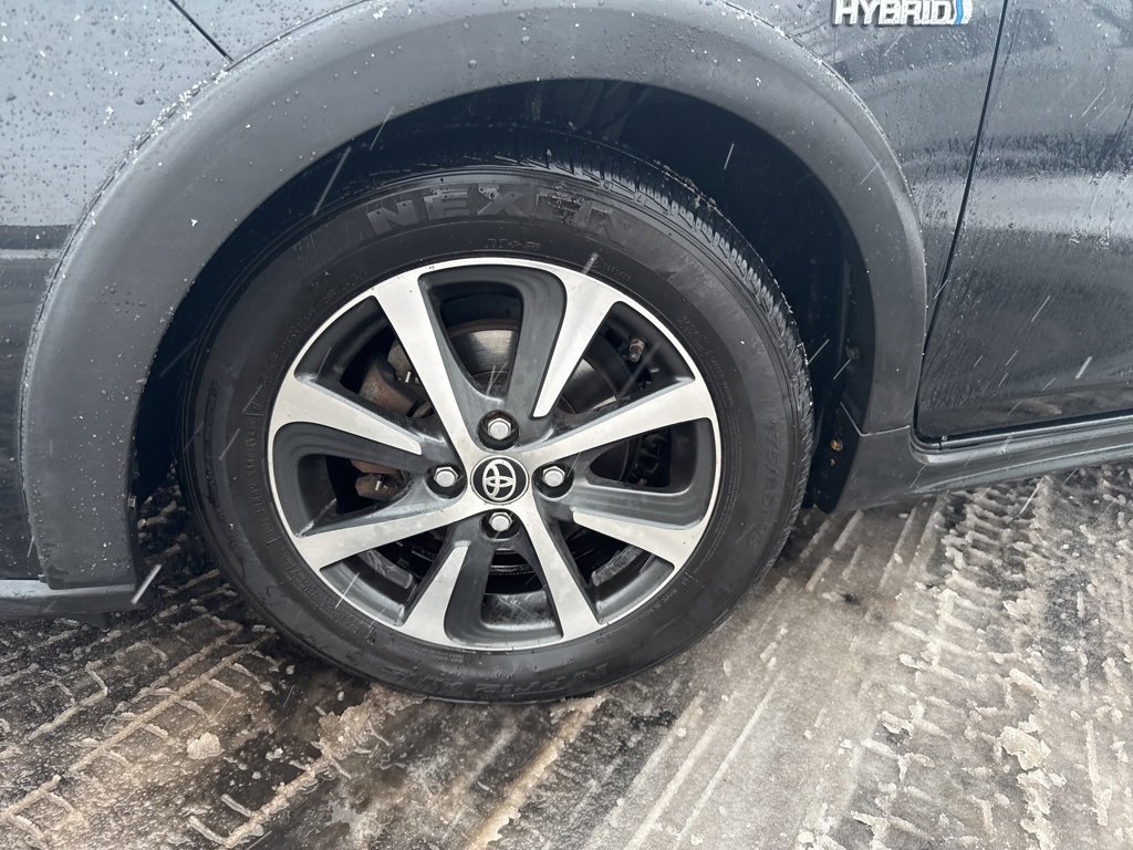 Used 2019 Toyota Prius C image 2