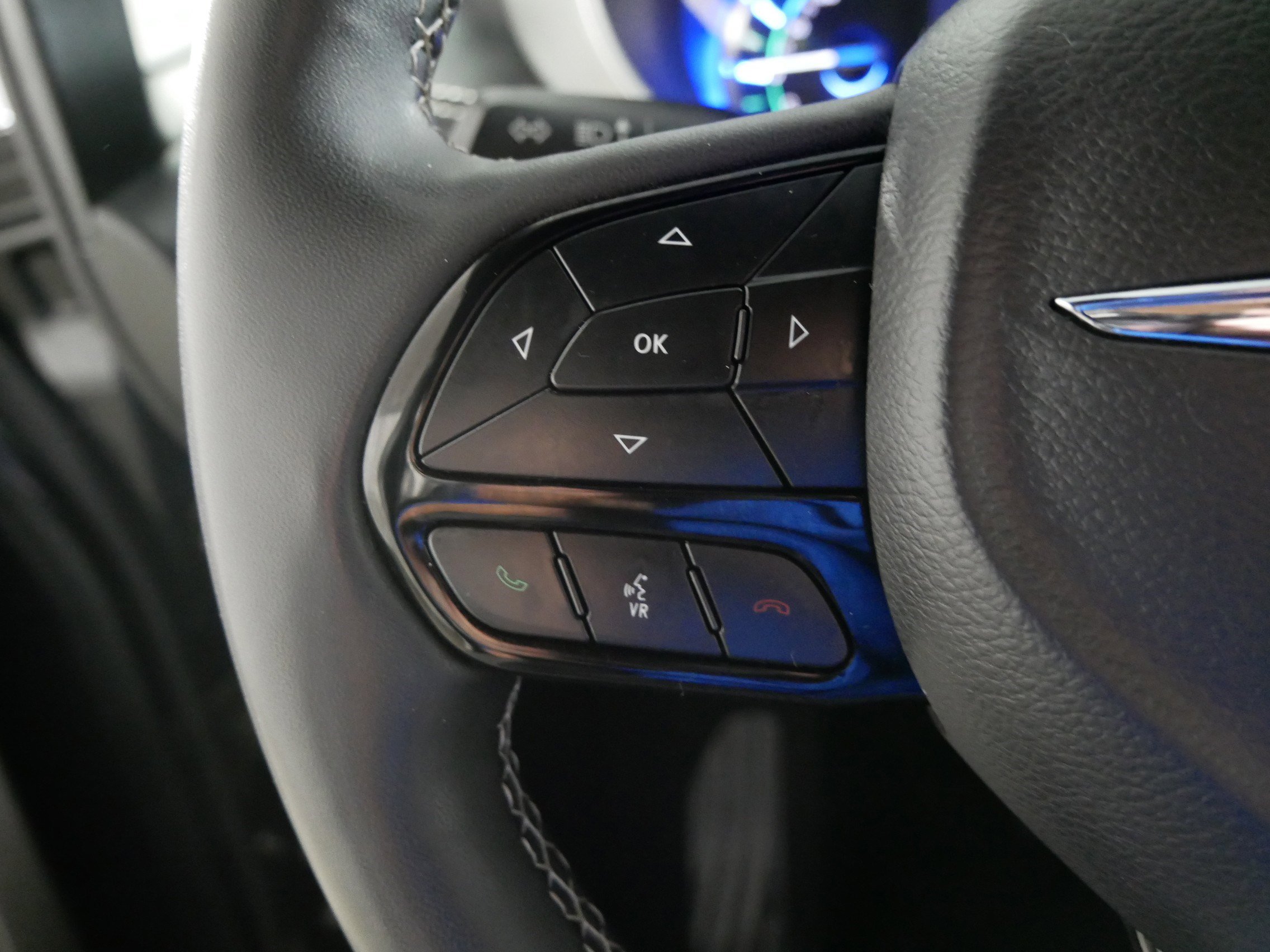 Used 2024 Chrysler Pacifica Premium FWD image 27