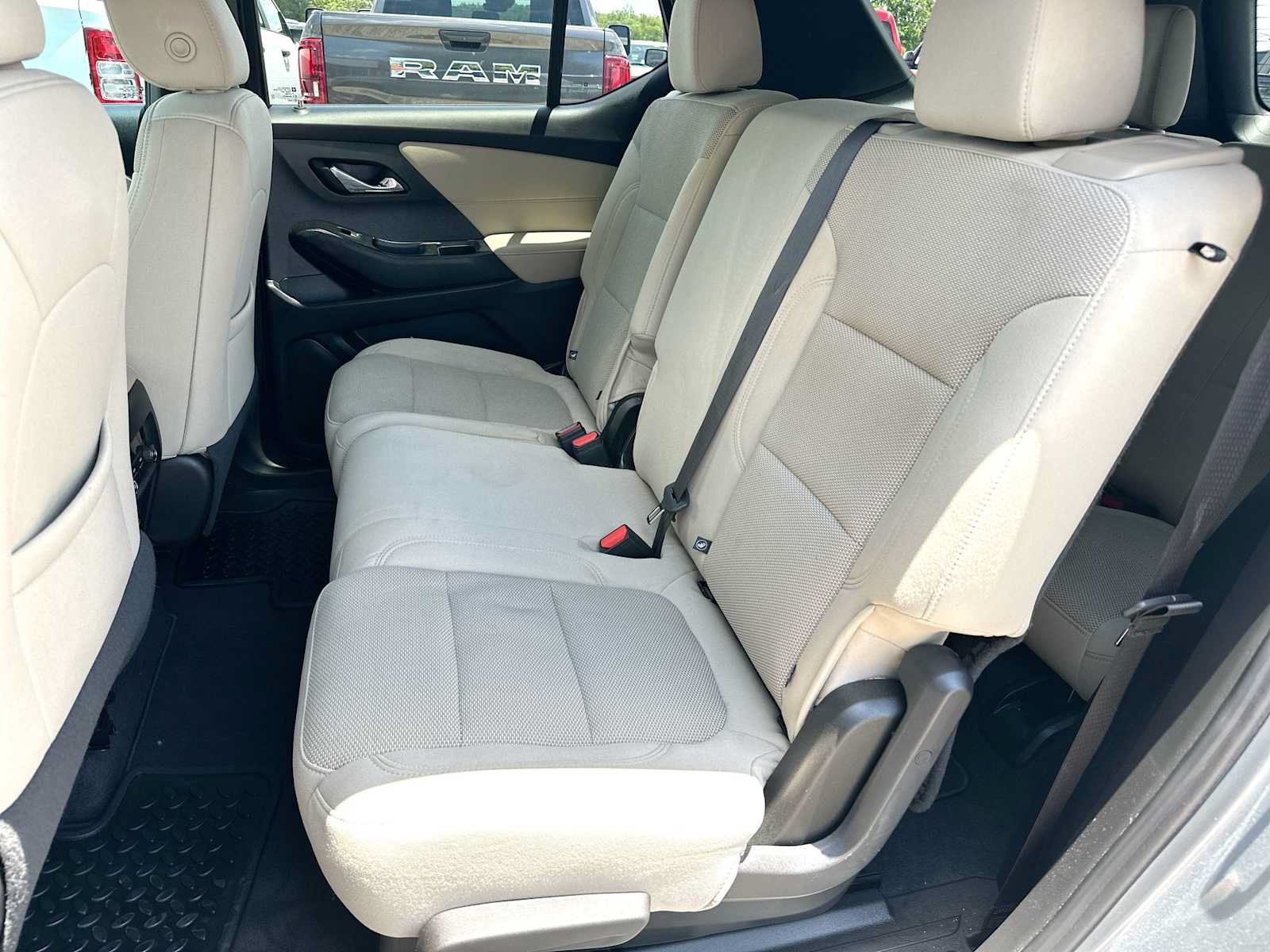 Used 2023 Chevrolet Traverse LS FWD image 23