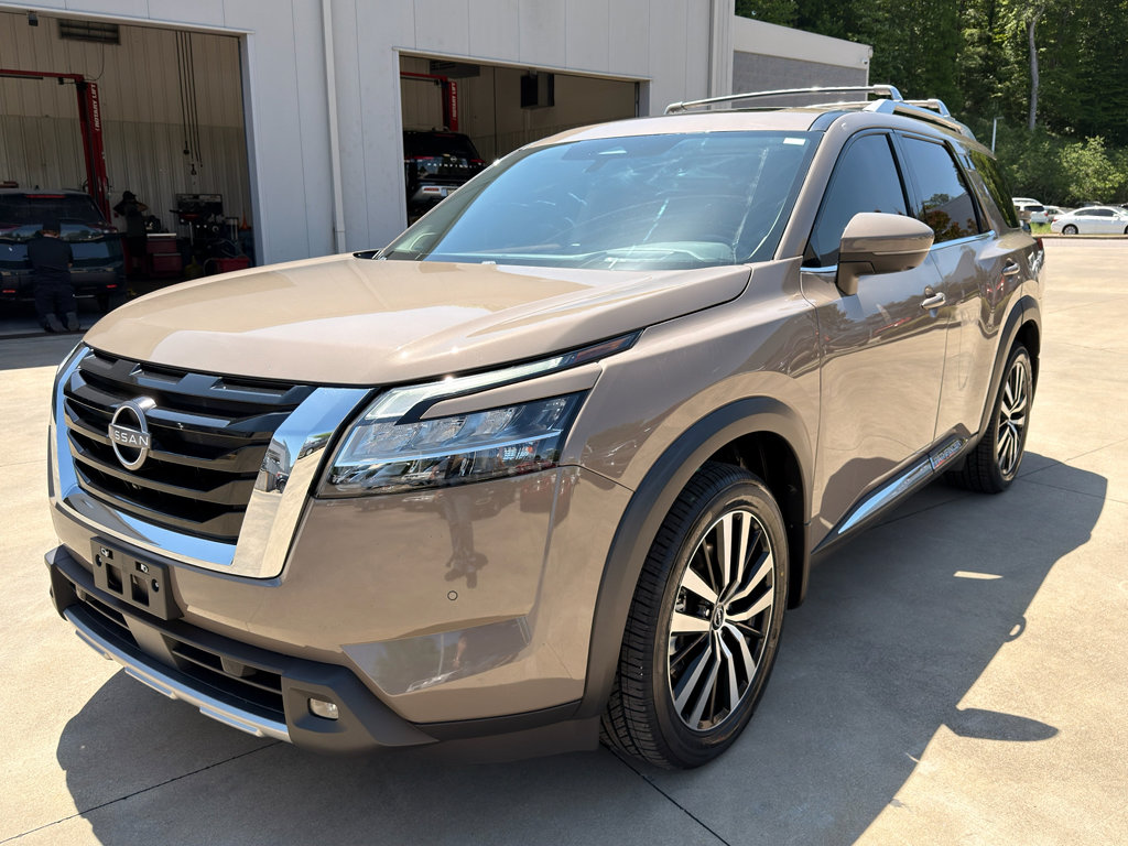 Certified 2023 Nissan Pathfinder Platinum w/ Lighting Package (N92) AWD/4WD image 7