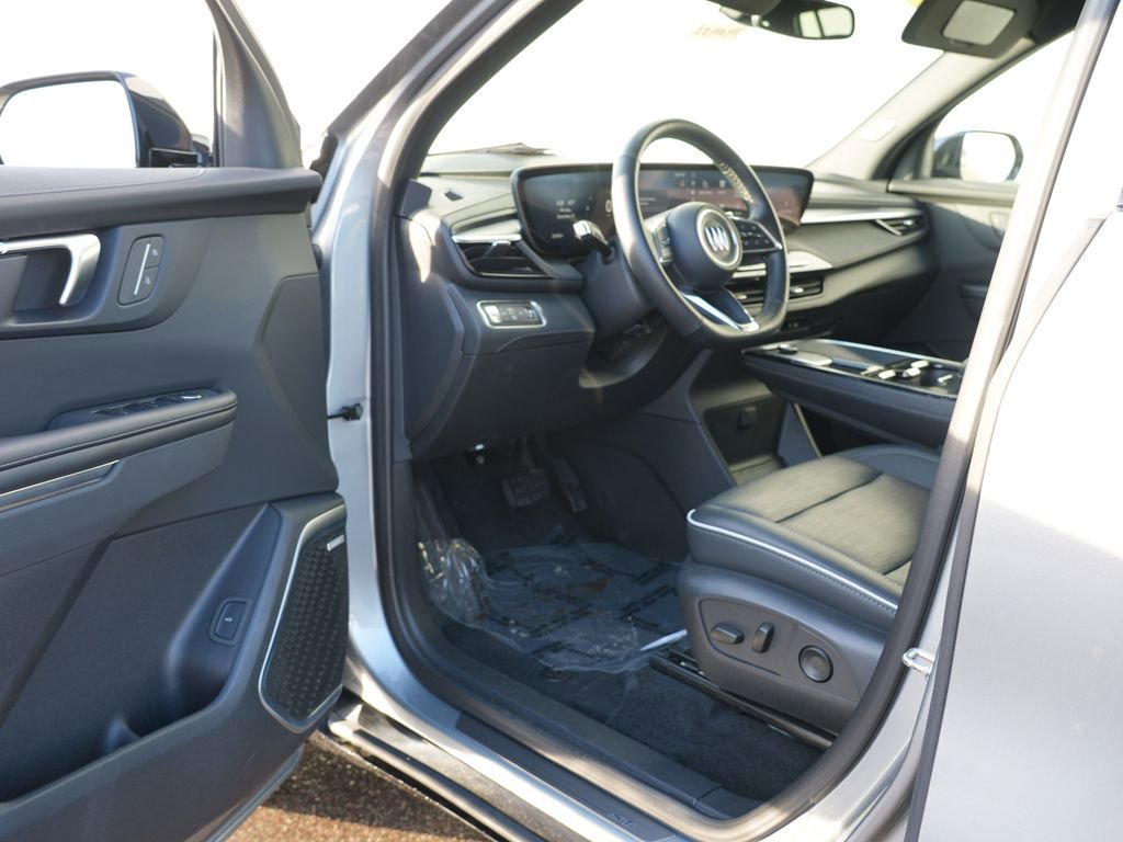 Used 2025 Buick Enclave Sport Touring image 13
