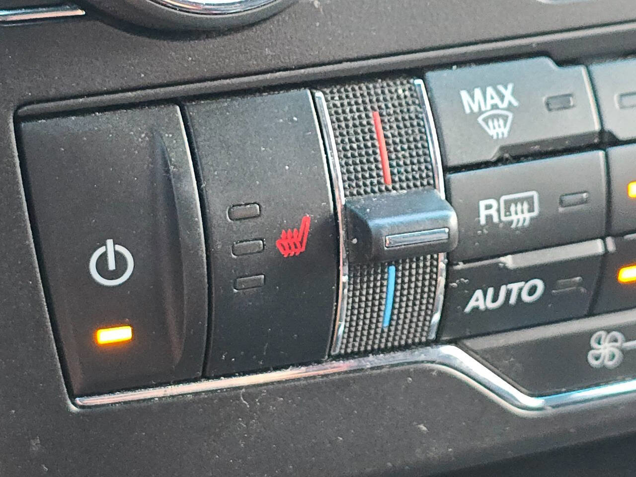 Used 2016 Ford Explorer XLT w/ Equipment Group 202A image 4