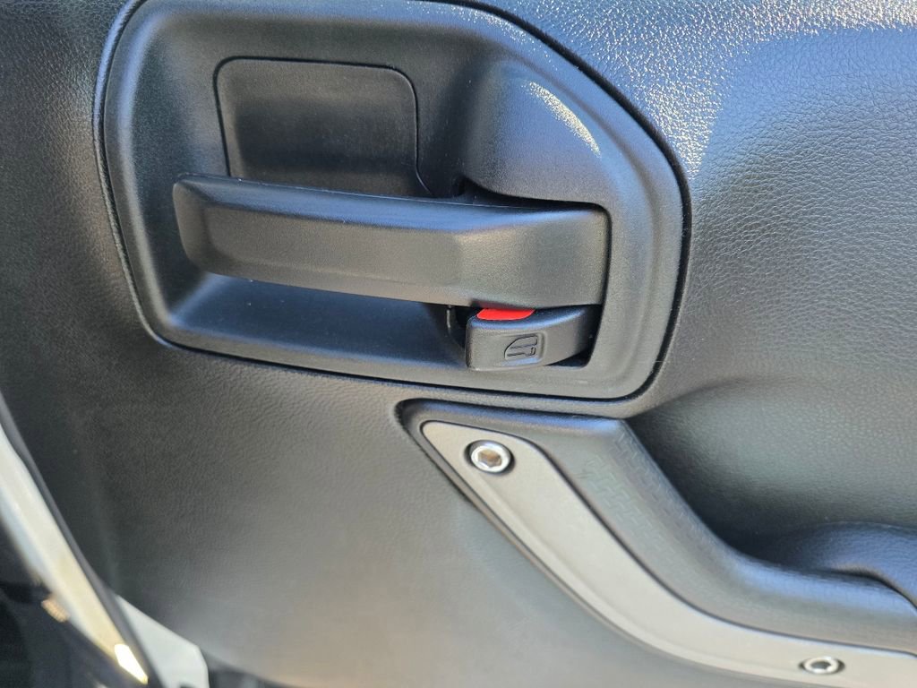 Used 2017 Jeep Wrangler Unlimited Willys image 34