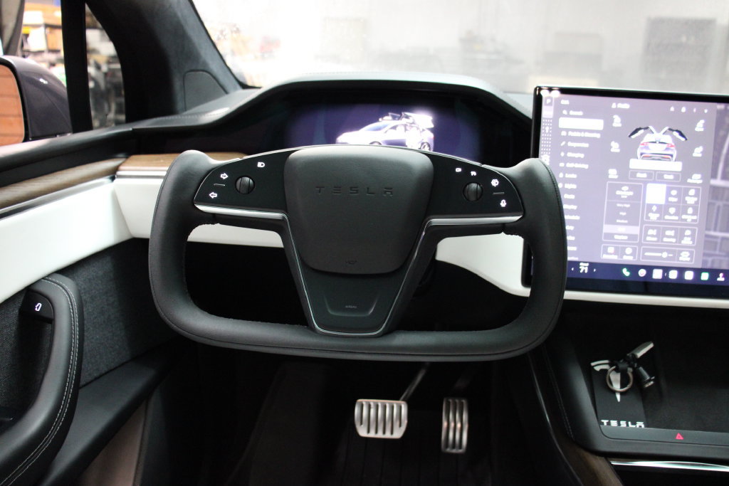 Used 2023 Tesla Model X AWD/4WD image 16