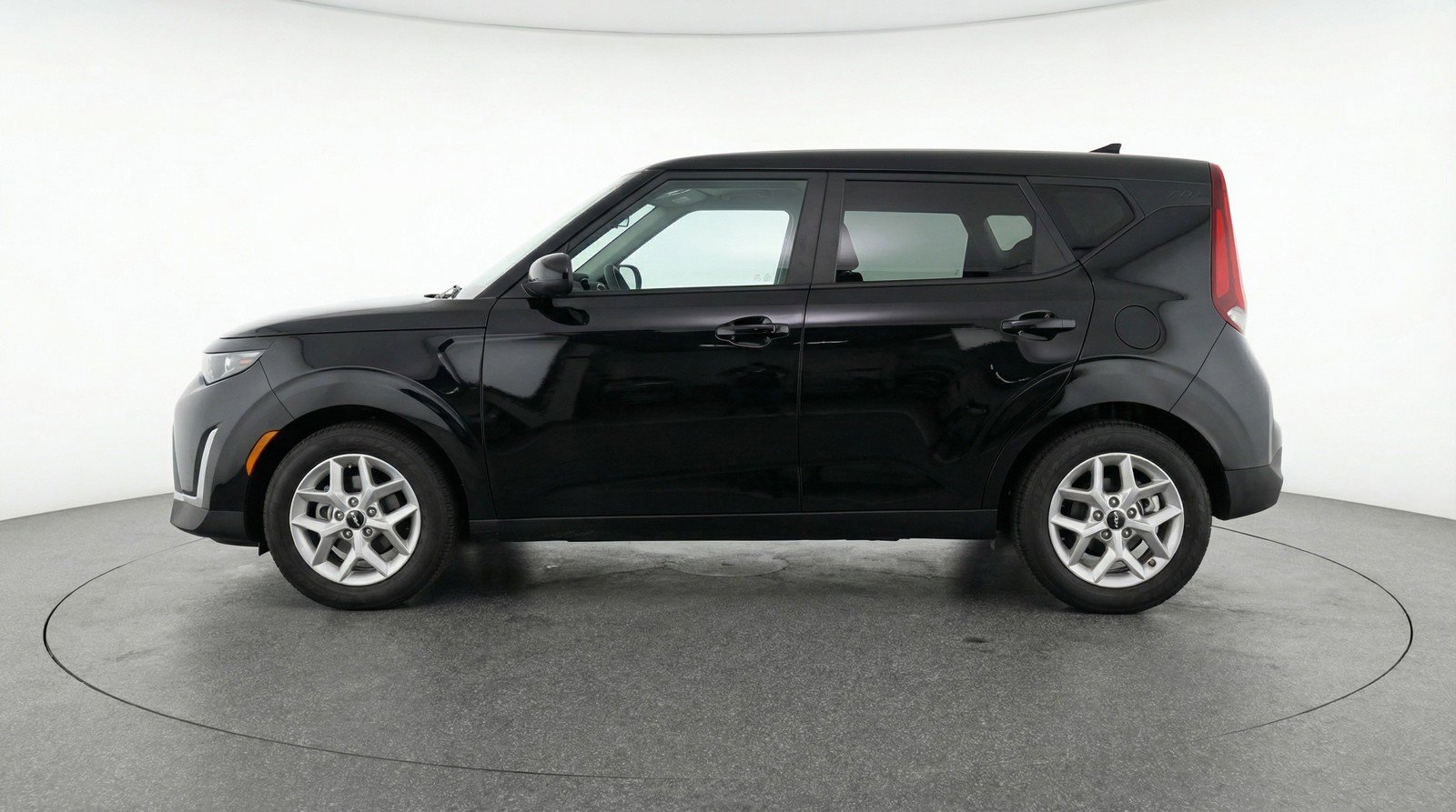 Used 2025 Kia Soul LX w/ LX Technology Package FWD image 5