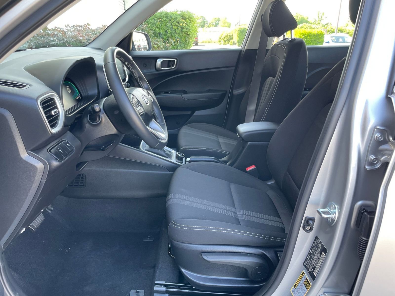 Used 2025 Hyundai Venue SEL FWD image 27
