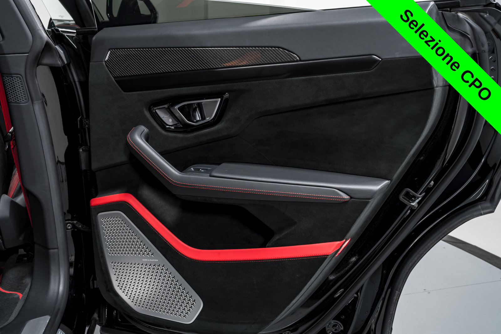 Used 2023 Lamborghini Urus Performante AWD/4WD image 38