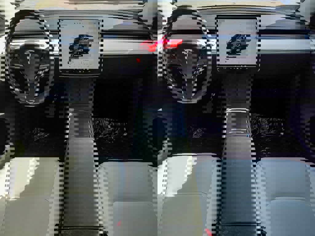 Used 2024 Tesla Model Y Long Range image 11