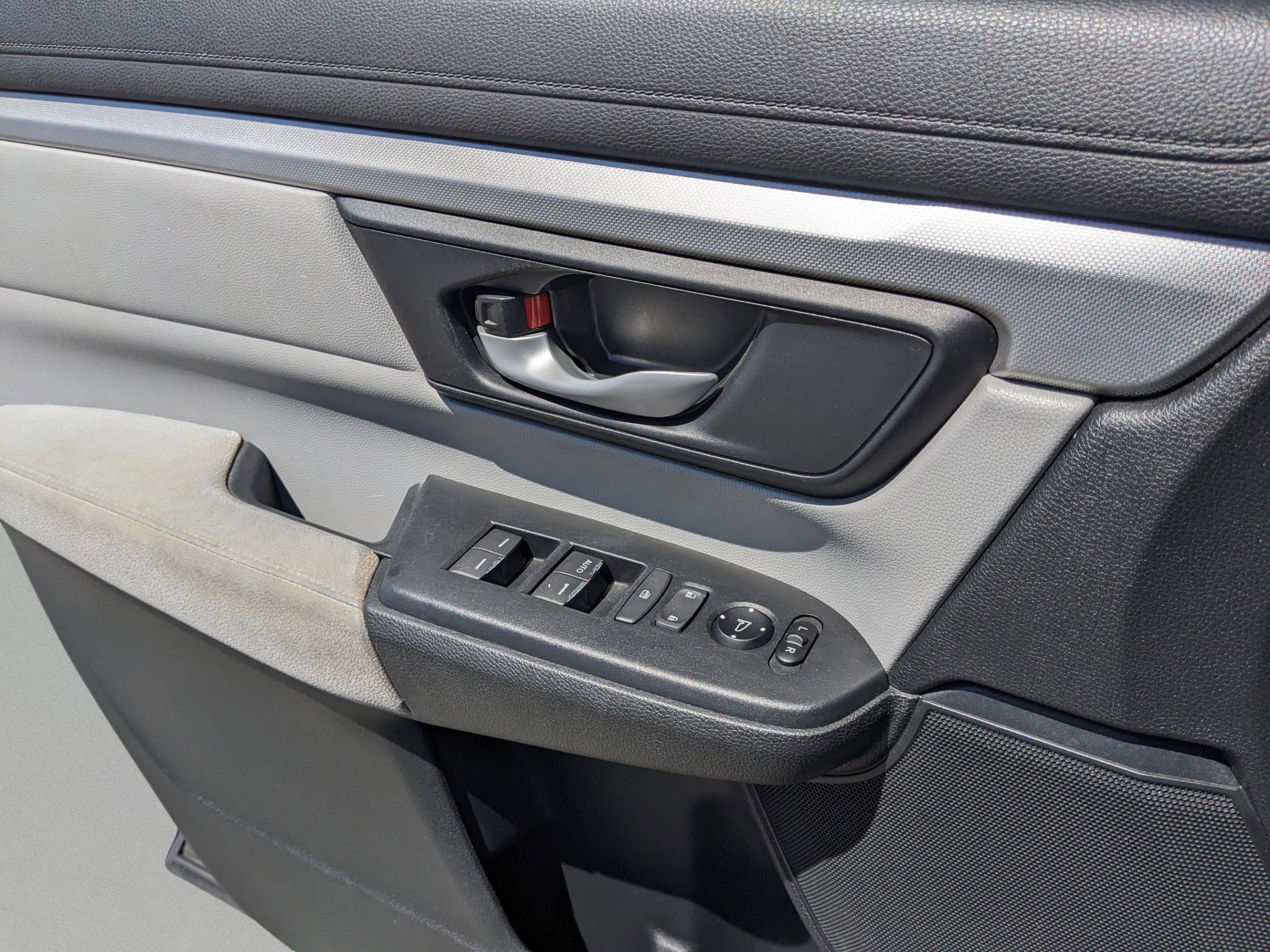 Used 2017 Honda CR-V LX image 19