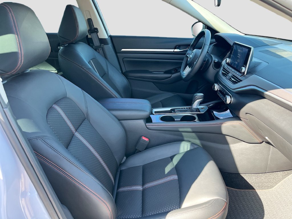 Used 2025 Nissan Altima 2.5 SR FWD image 25