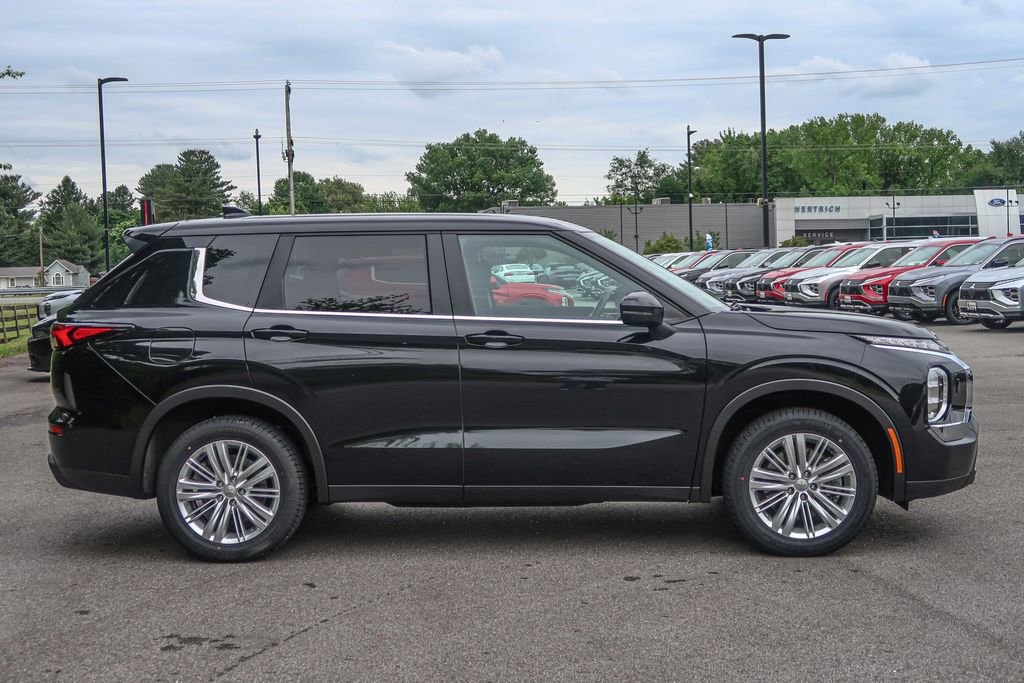 Used 2024 Mitsubishi Outlander ES AWD/4WD image 9