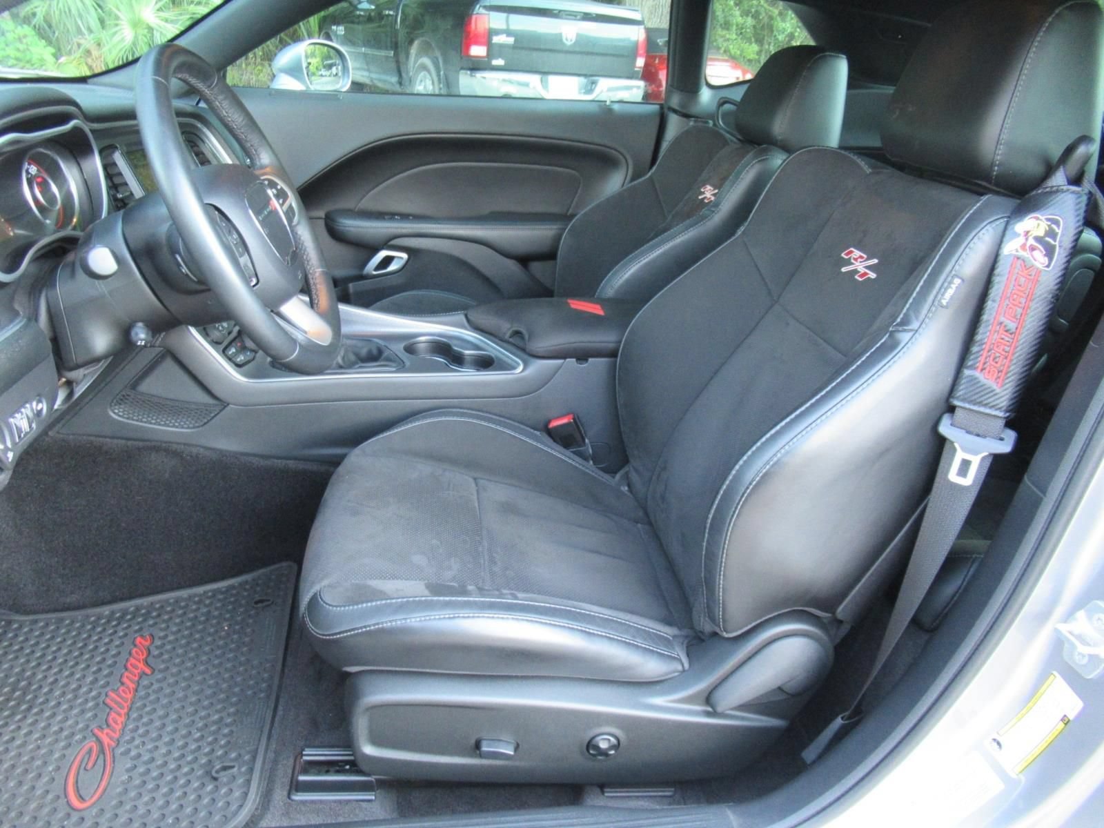 Used 2015 Dodge Challenger R/T Scat Pack w/ Leather Interior Group RWD image 17